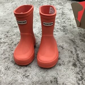 NEW Unisex Hunter Kids First Classic toddler rain boots. Sun-cup orange.